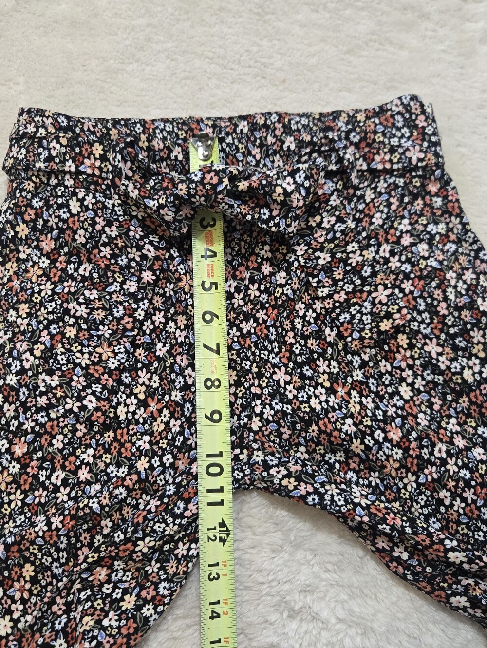 Jules & Leopold Black Ditsy Floral Belted Stretch Straight Leg Pants, Size Small - Picture 4 of 10